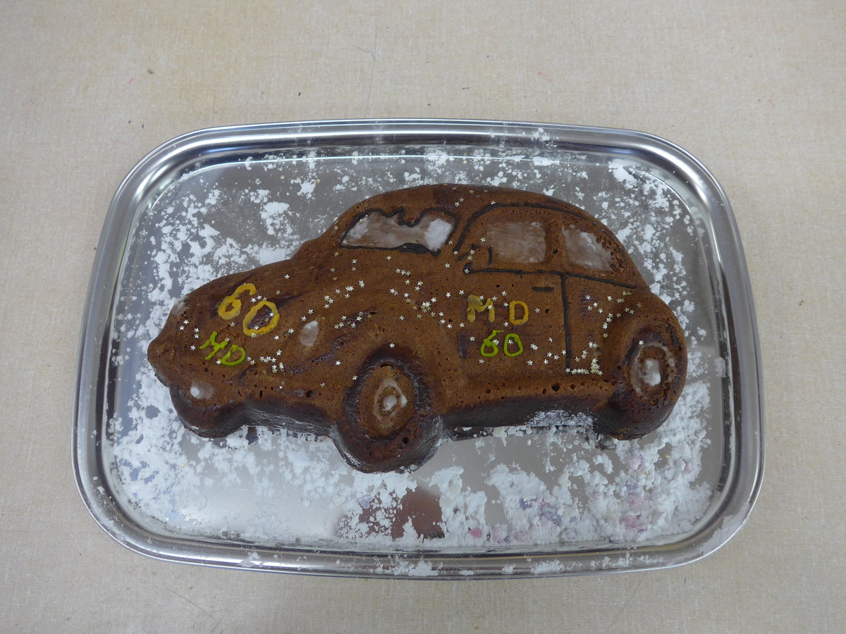 (189'118) - Geburtstagskuchen in VW-K�fer-Form am 7. M�rz 2018 in Thun