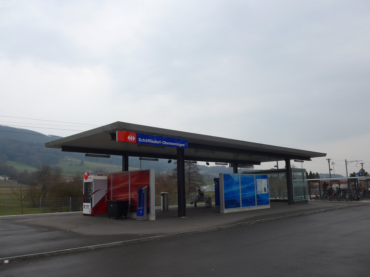 (189'682) - Der Bahnhof Sch�fflinsdorf-Oberweningen am 26. M�rz 2018