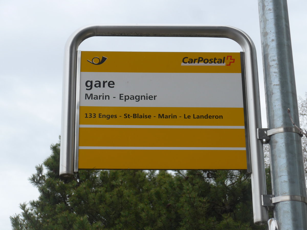 (189'991) - PostAuto-Haltestelle - Marin-Epagnier, gare - am 2. April 2018
