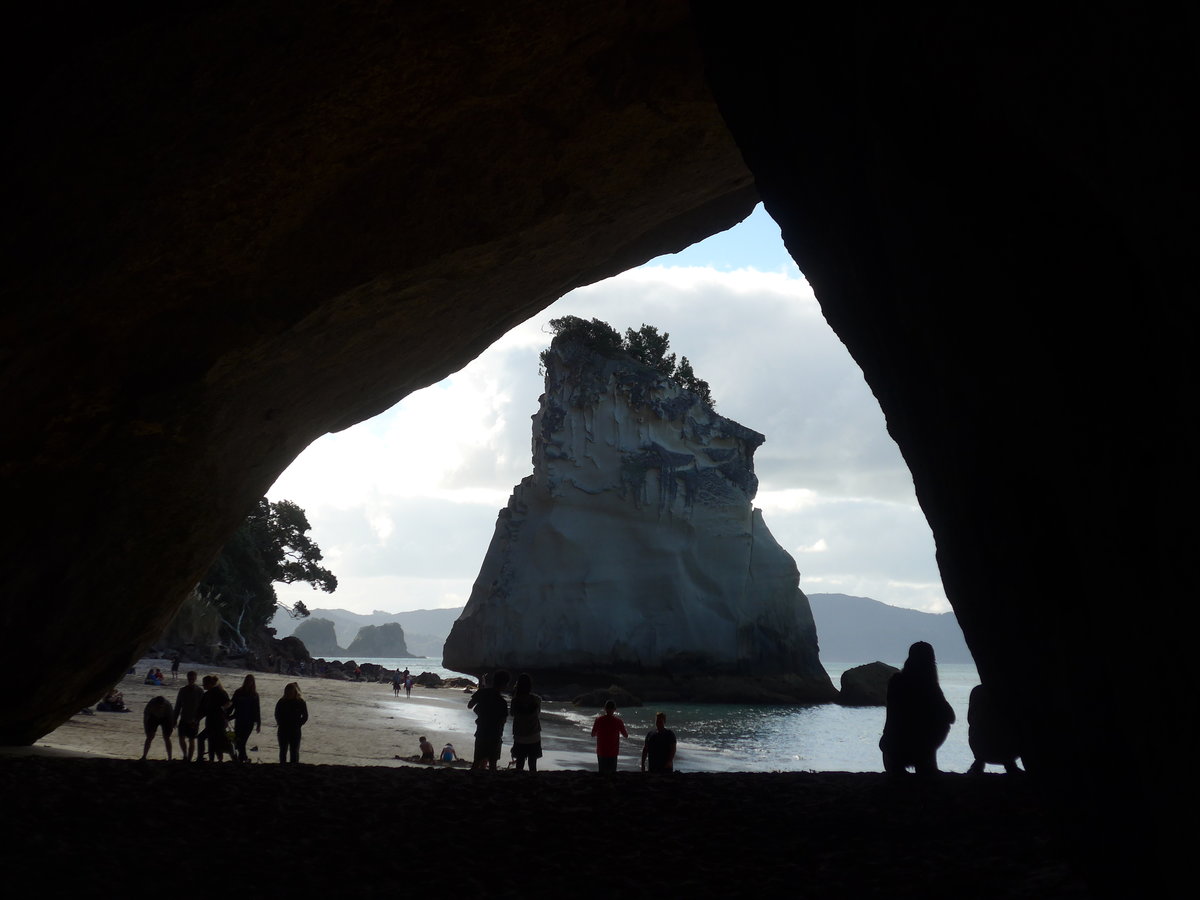 (190'552) - Cathedral Cove mit Te Hoho Rock am 20. April 2018 bei Hahei