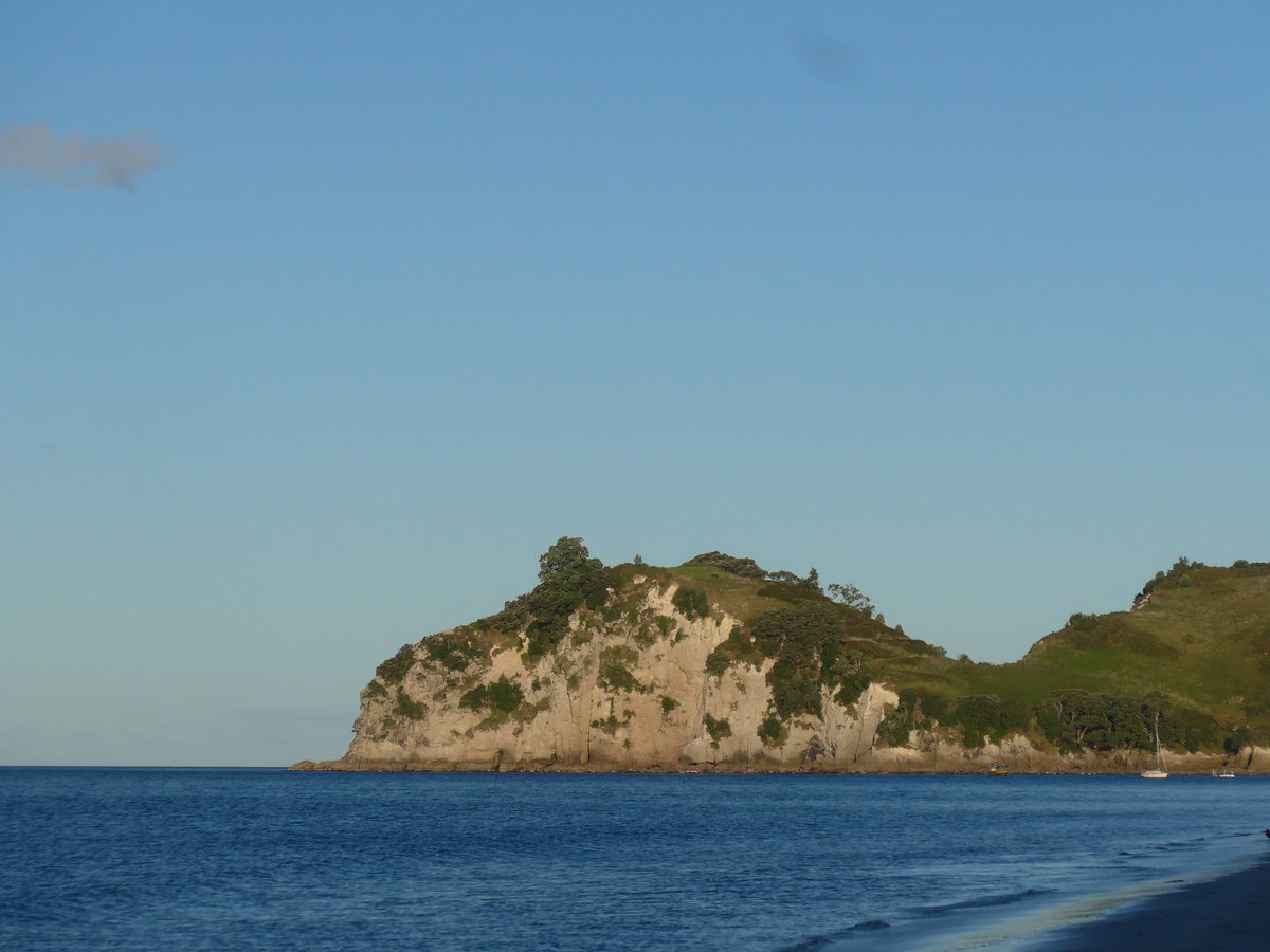 (190'605) - Felsen am 20. April 2018 in Hahei Beach