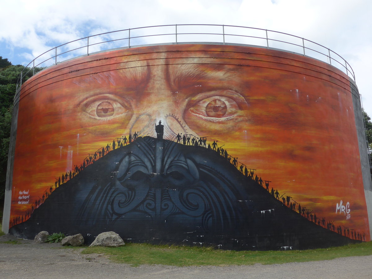 (190'677) - Bemaltes Silo am Mount Maunganui am 21. April 2018 Mauao