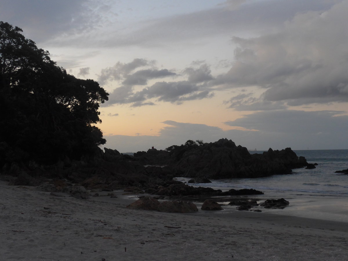 (190'774) - Am Strand am 21. April 2018 von Mauao