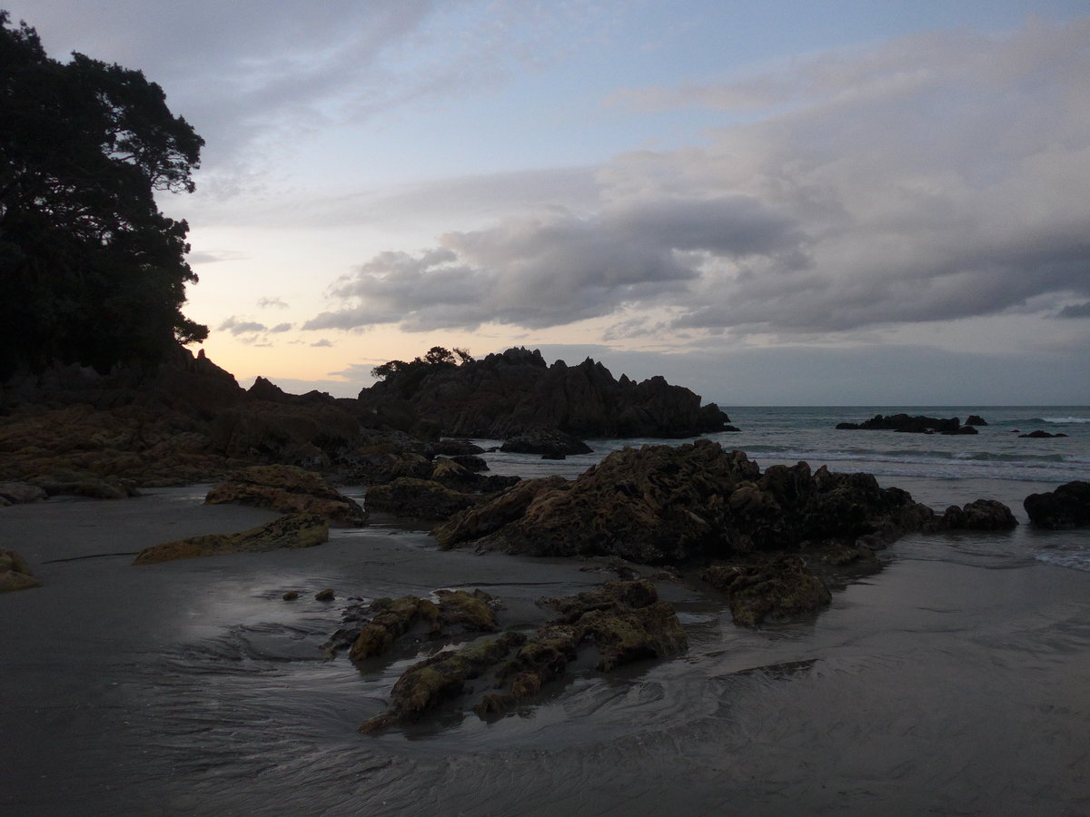 (190'778) - Am Strand am 21. April 2018 von Mauao