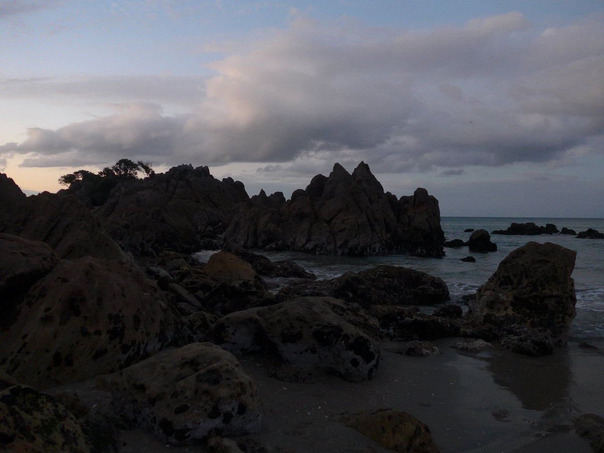 (190'780) - Am Strand am 21. April 2018 von Mauao