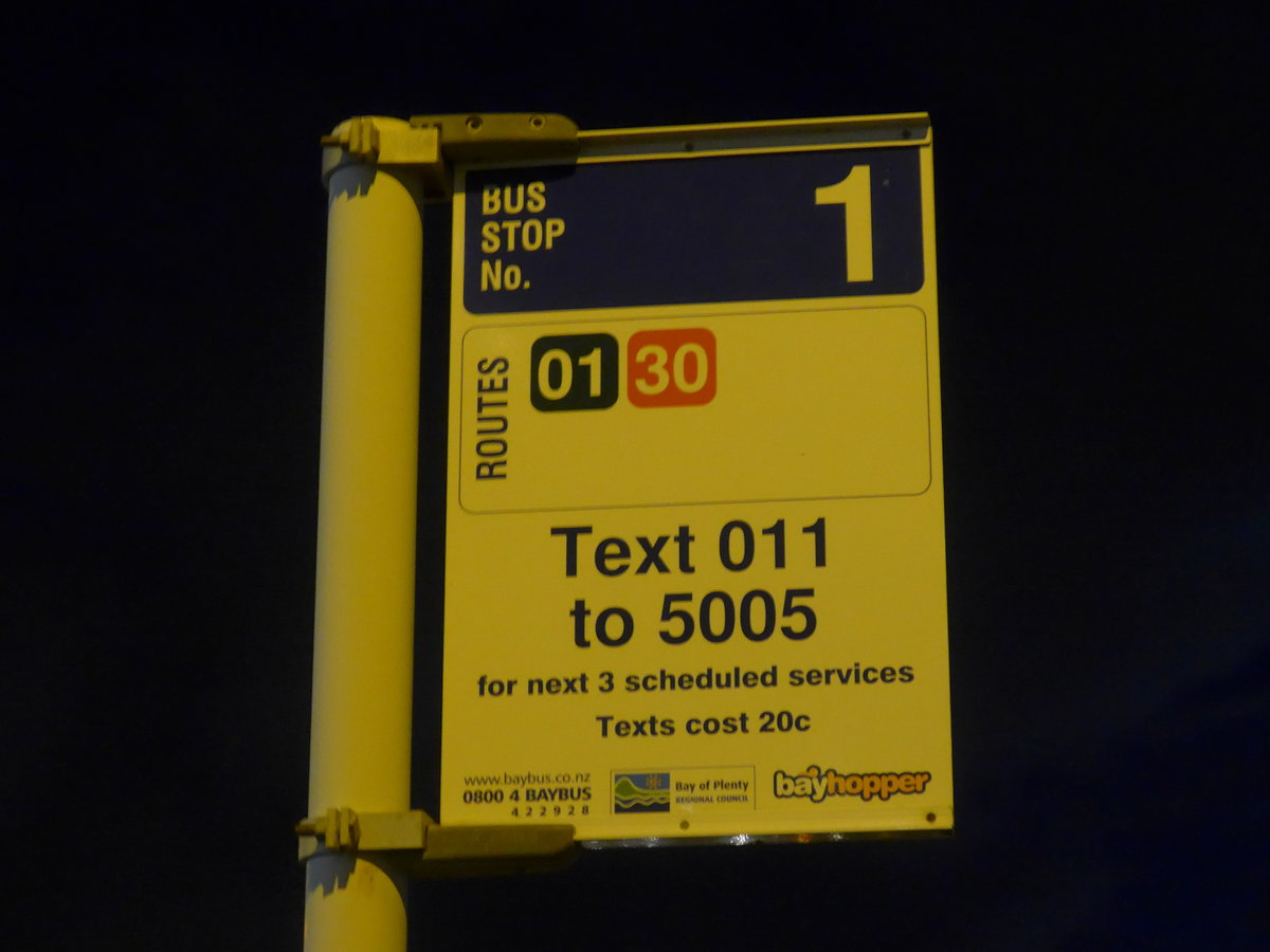 (190'786) - Bus-Haltestelle am 21. April 2018 in Mauao