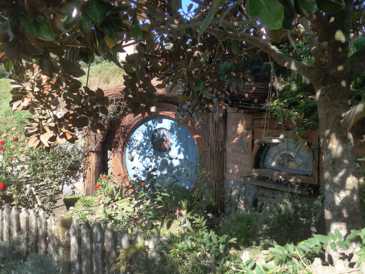 (190'874) - Hobbiton-Haus am 22. April 2018 bei Hinuera