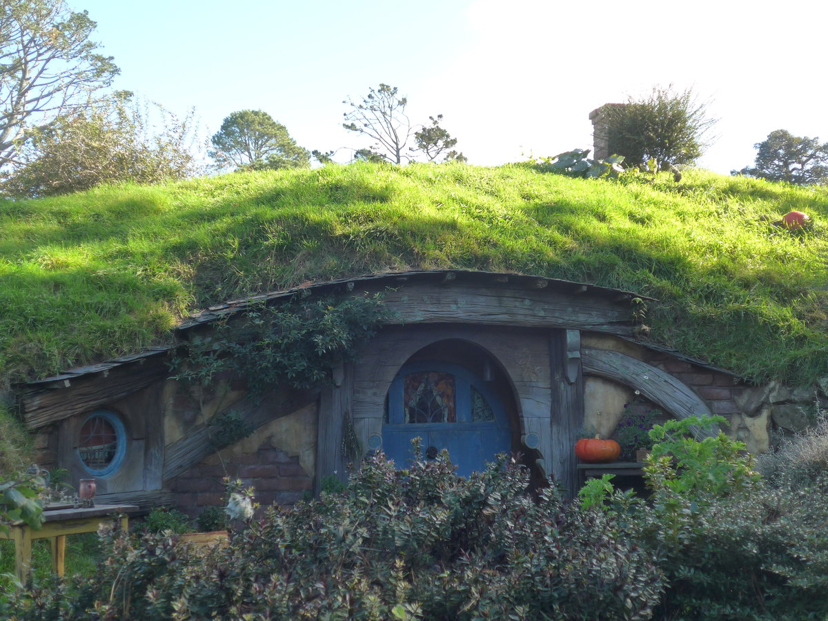 (190'878) - Hobbiton-Haus am 22. April 2018 bei Hinuera