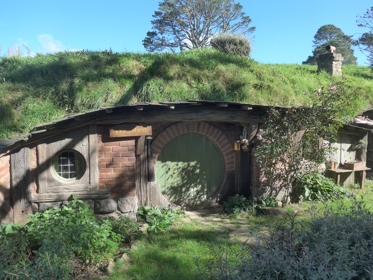 (190'880) - Hobbiton-Haus am 22. April 2018 bei Hinuera