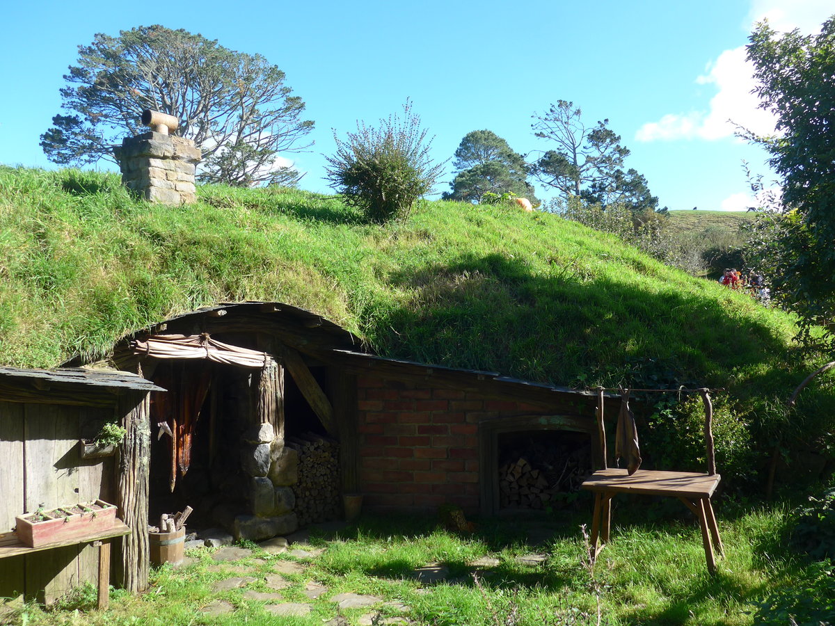 (190'882) - Hobbiton-Haus am 22. April 2018 bei Hinuera