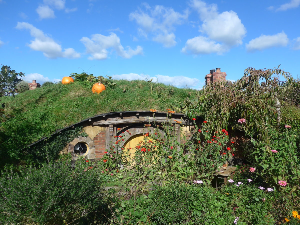 (190'883) - Hobbiton-Haus am 22. April 2018 bei Hinuera