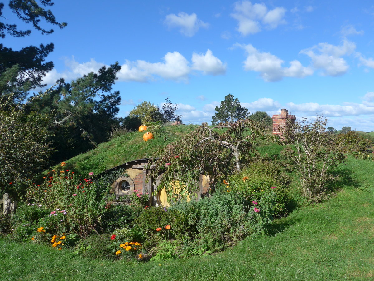 (190'886) - Hobbiton-Haus am 22. April 2018 bei Hinuera