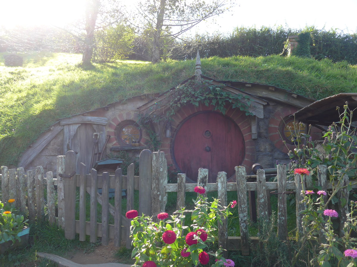 (190'893) - Hobbiton-Haus am 22. April 2018 bei Hinuera