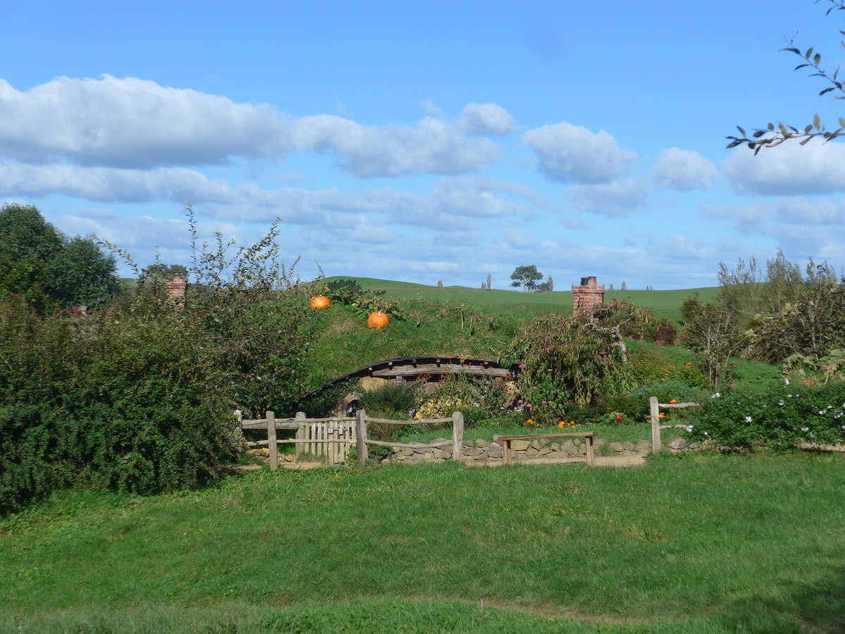 (190'899) - Hobbiton-Haus am 22. April 2018 bei Hinuera