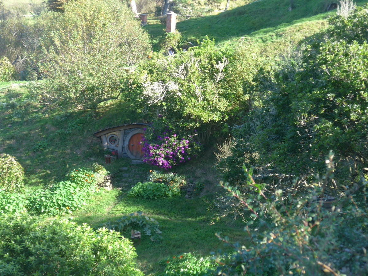 (190'906) - Hobbiton-Haus am 22. April 2018 bei Hinuera
