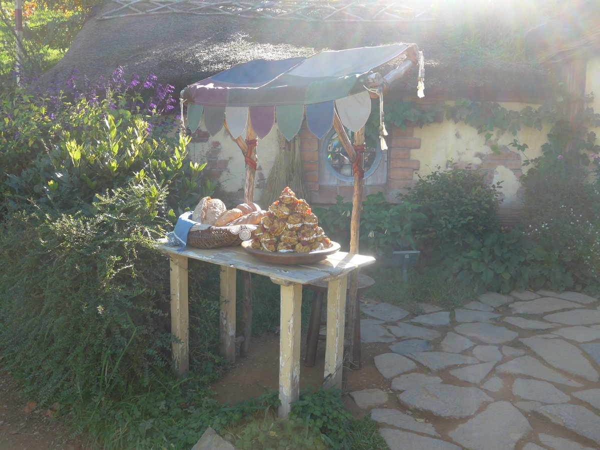 (190'907) - Geb�ck im Hobbiton am 22. April 2018 bei Hinuera