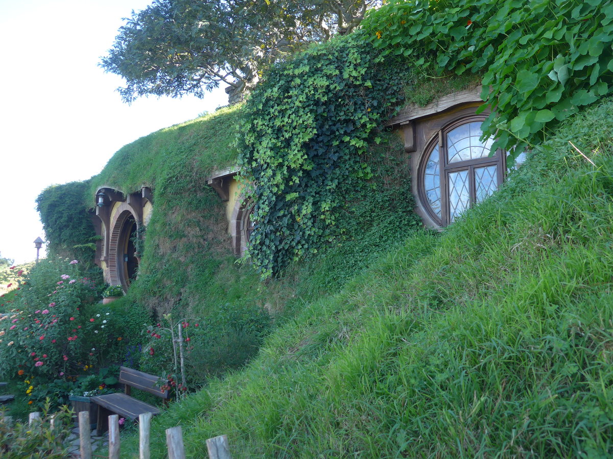 (190'924) - Hobbiton-Haus am 22. April 2018 bei Hinuera