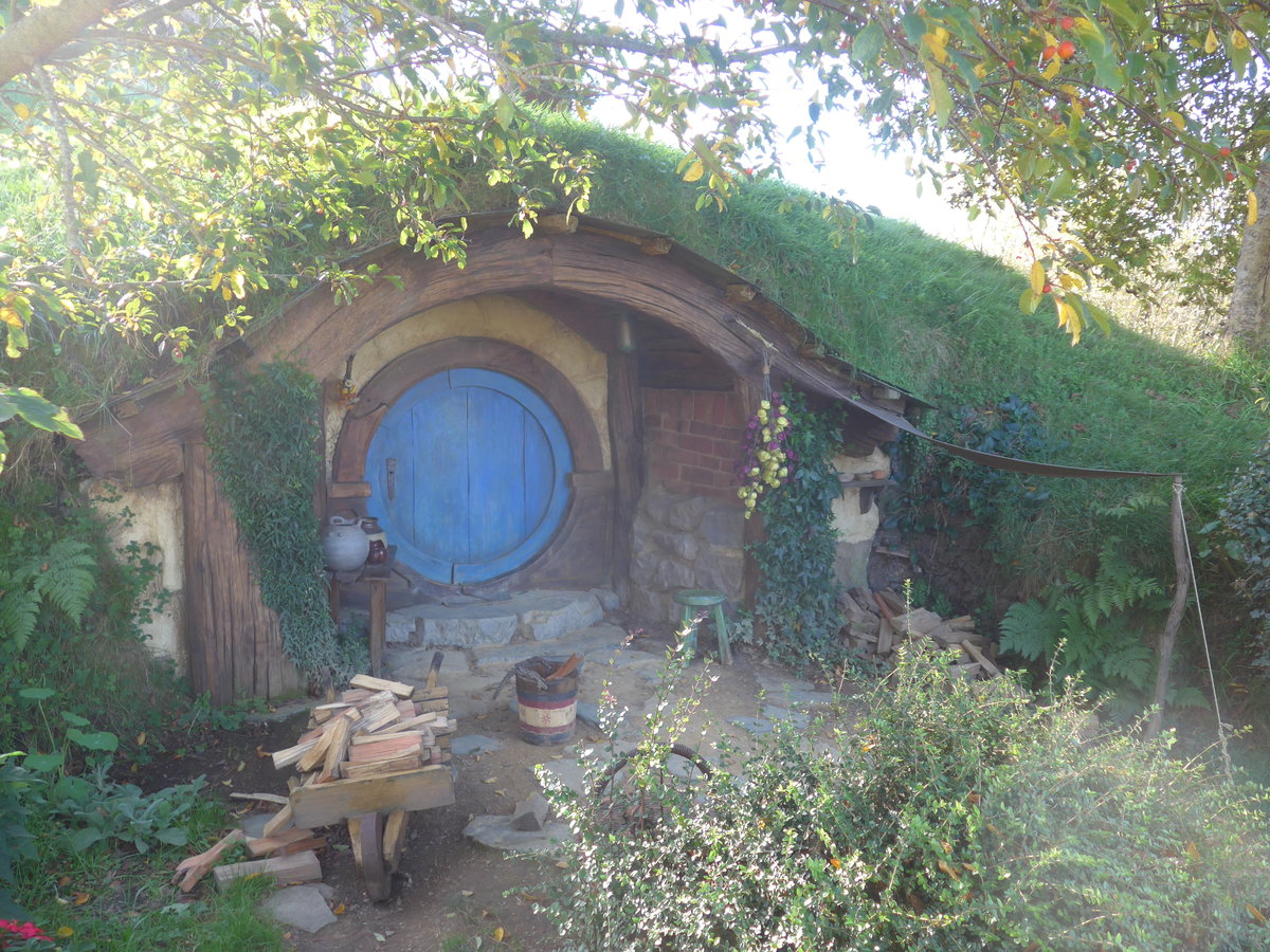 (190'937) - Hobbiton-Haus am 22. April 2018 bei Hinuera