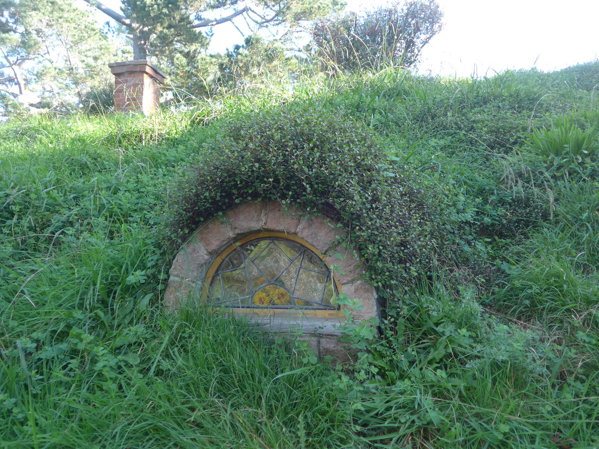 (190'938) - Hobbiton-H�uschen am 22. april 2018 bei Hinuera