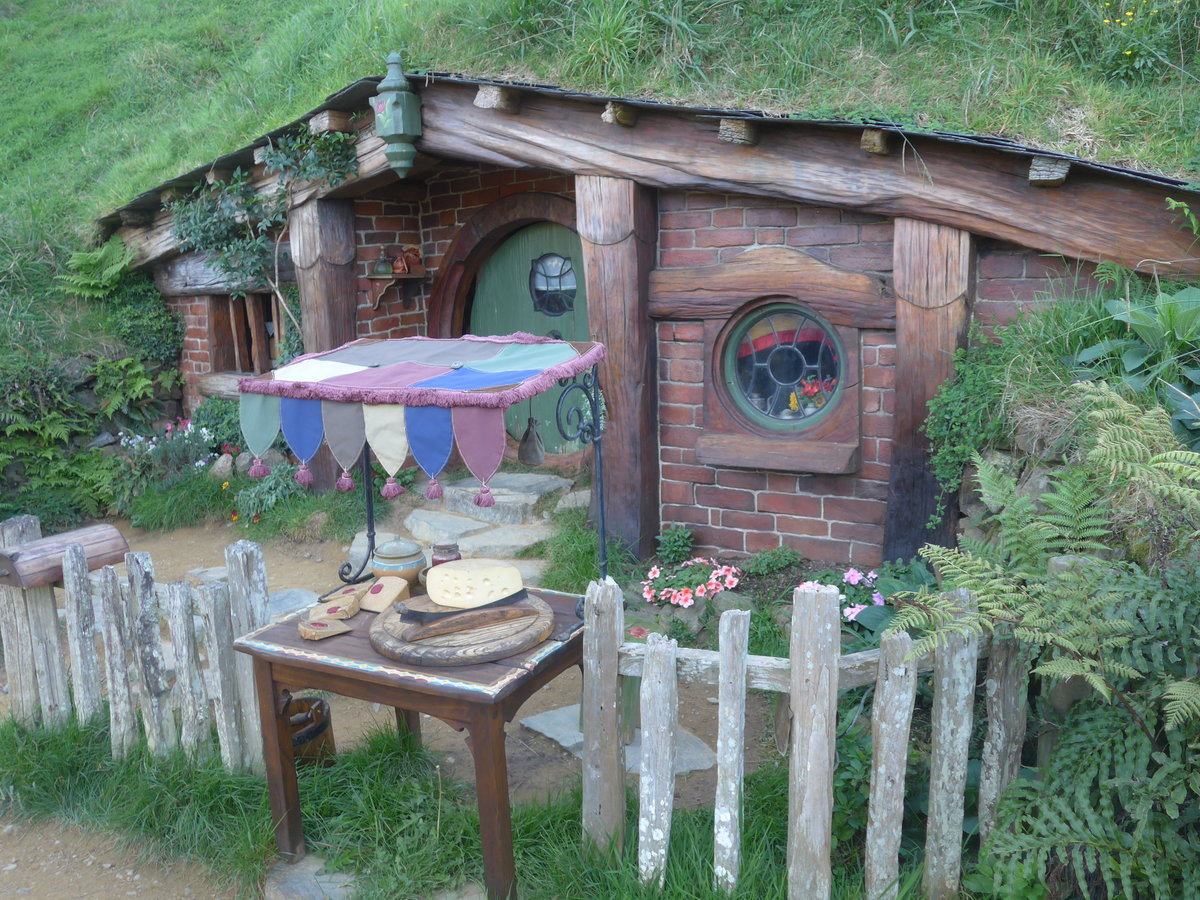 (190'942) - Hobbiton-Haus am 22. April 2018 bei Hinuera