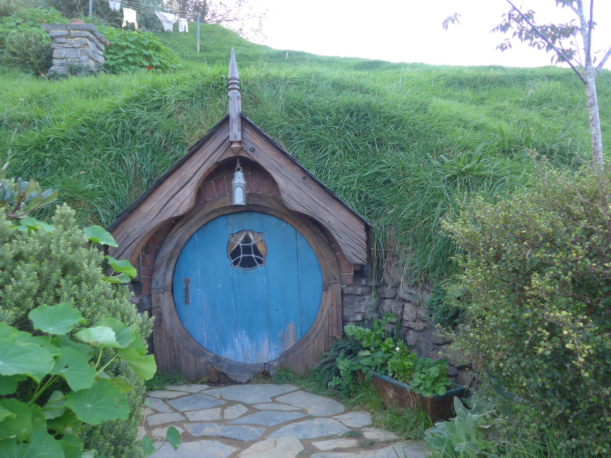 (190'943) - Hobbiton-Haus am 22. April 2018 bei Hinuera