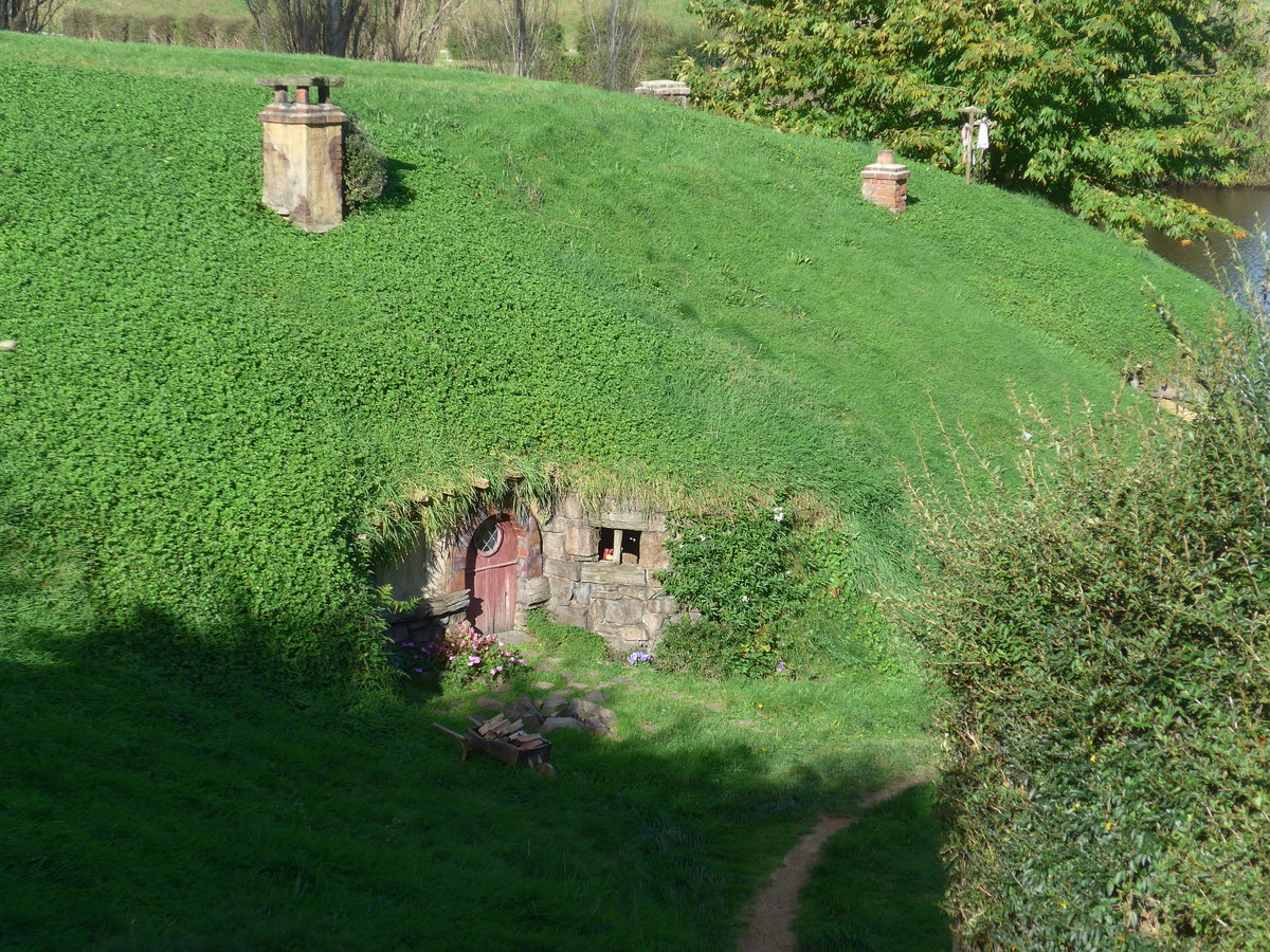 (190'955) - Hobbiton-Haus am 22. April 2018 bei Hinuera