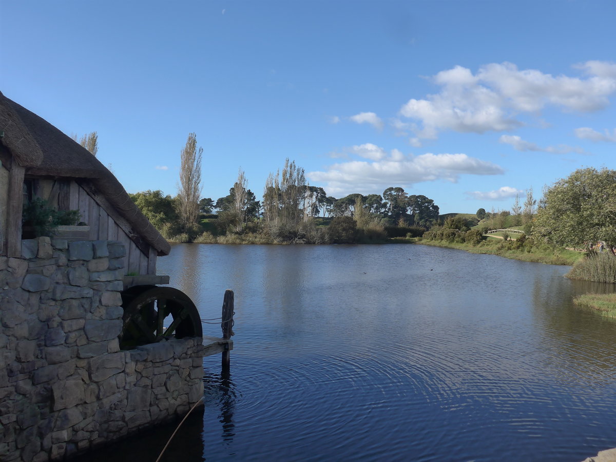 (190'966) - M�hle am See im Hobbiton am 22. April 2018 bei Hinuera