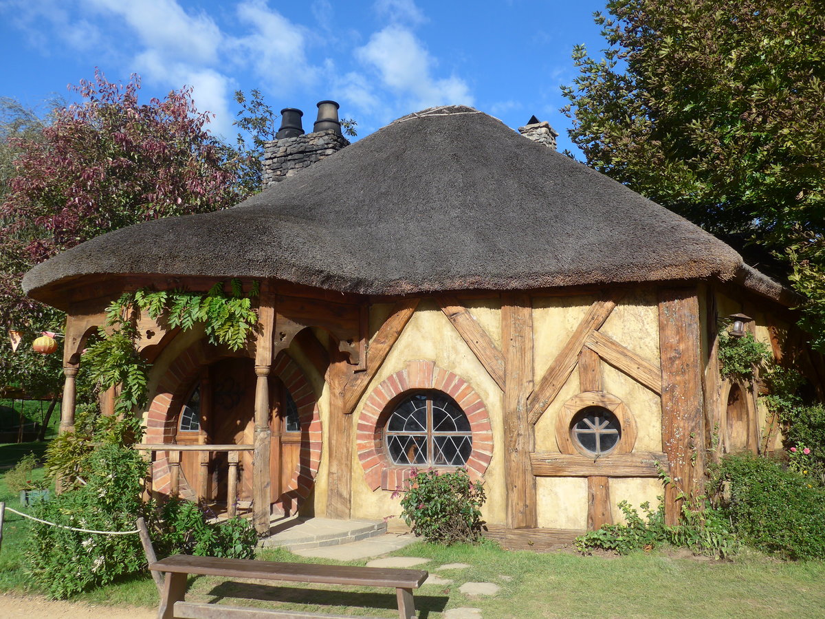 (190'969) - Hobbiton-Haus am 22. April 2018 bei Hinuera