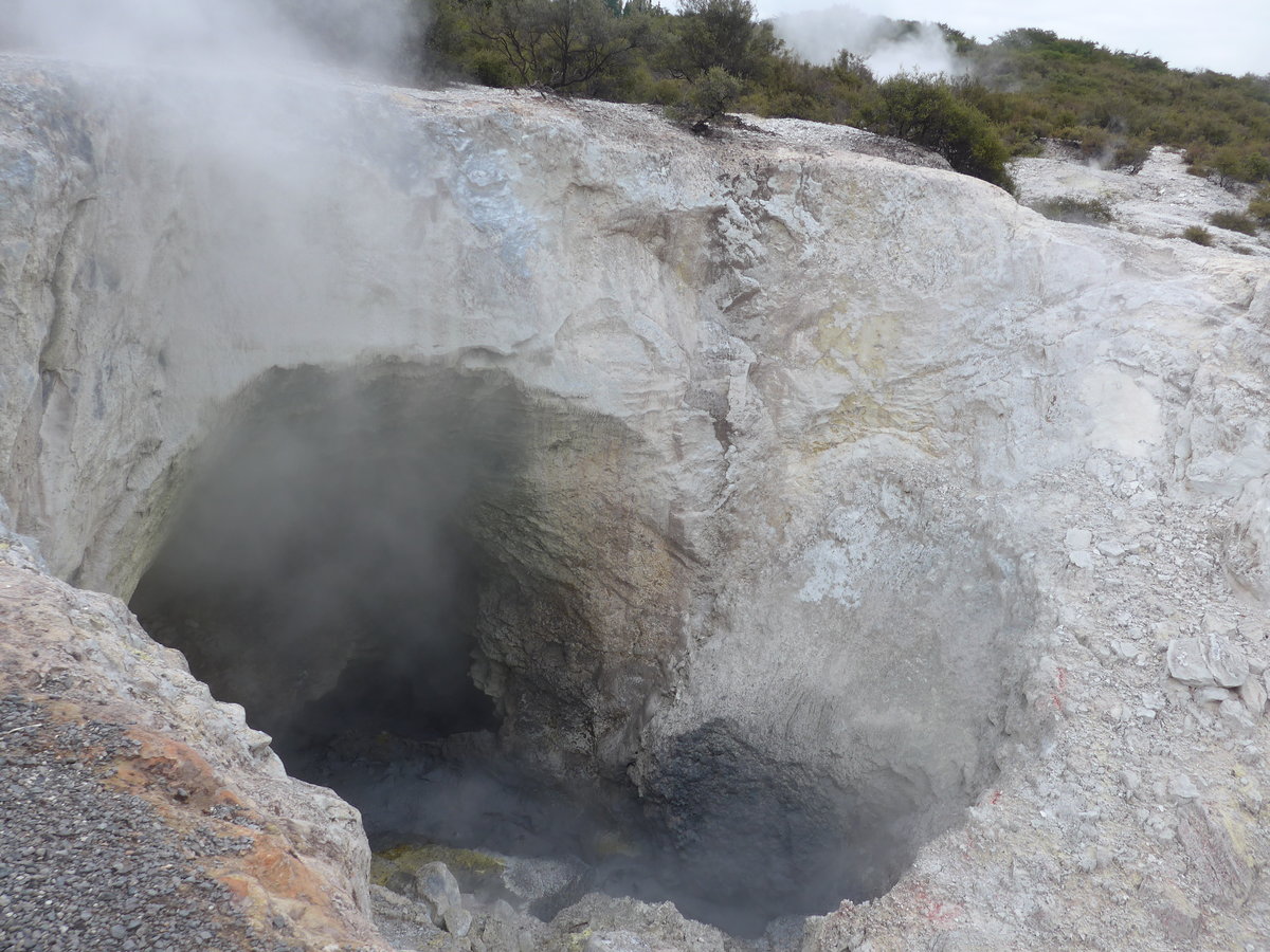 (191'035) - Im Wai-O-Tapu Thermal Wonderland am 23. April 2018 bei Rotorua