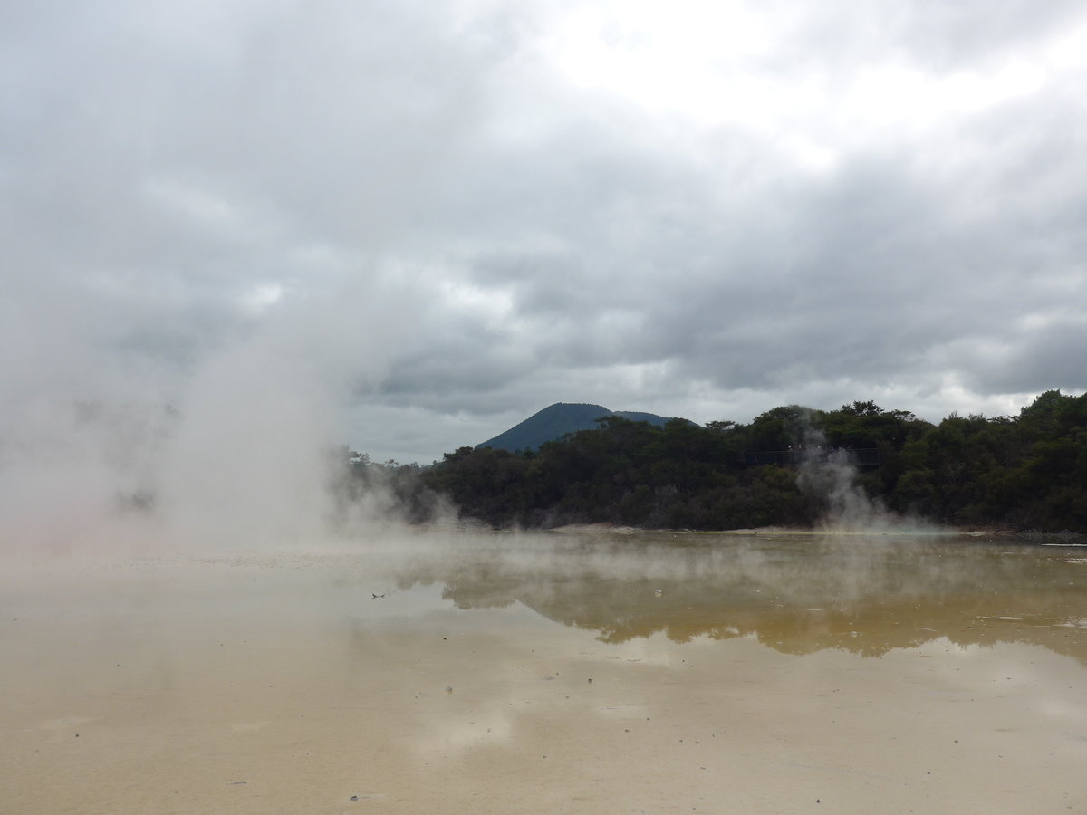 (191'068) - Der Champagne Pool im Wai-O-Tapu Thermal Wonderland am 23. April 2018 bei Rotorua