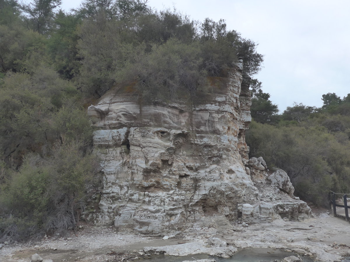 (191'100) - Felsen im Wai-O-Tapu Thermal Wonderland am 23. April 2018 bei Rotorua