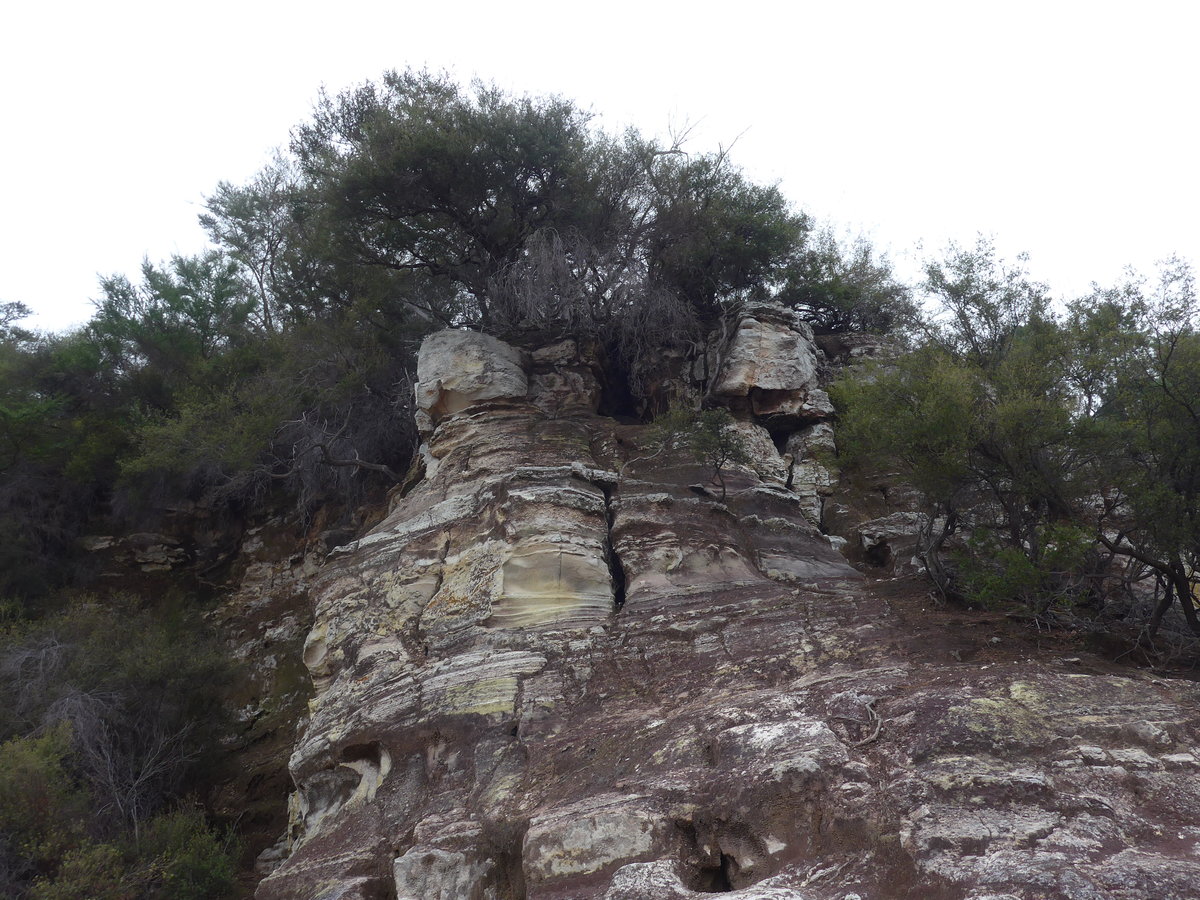 (191'118) - Felsen im Wai-O-Tapu Thermal Wonderland am 23. April 2018 bei Rotorua