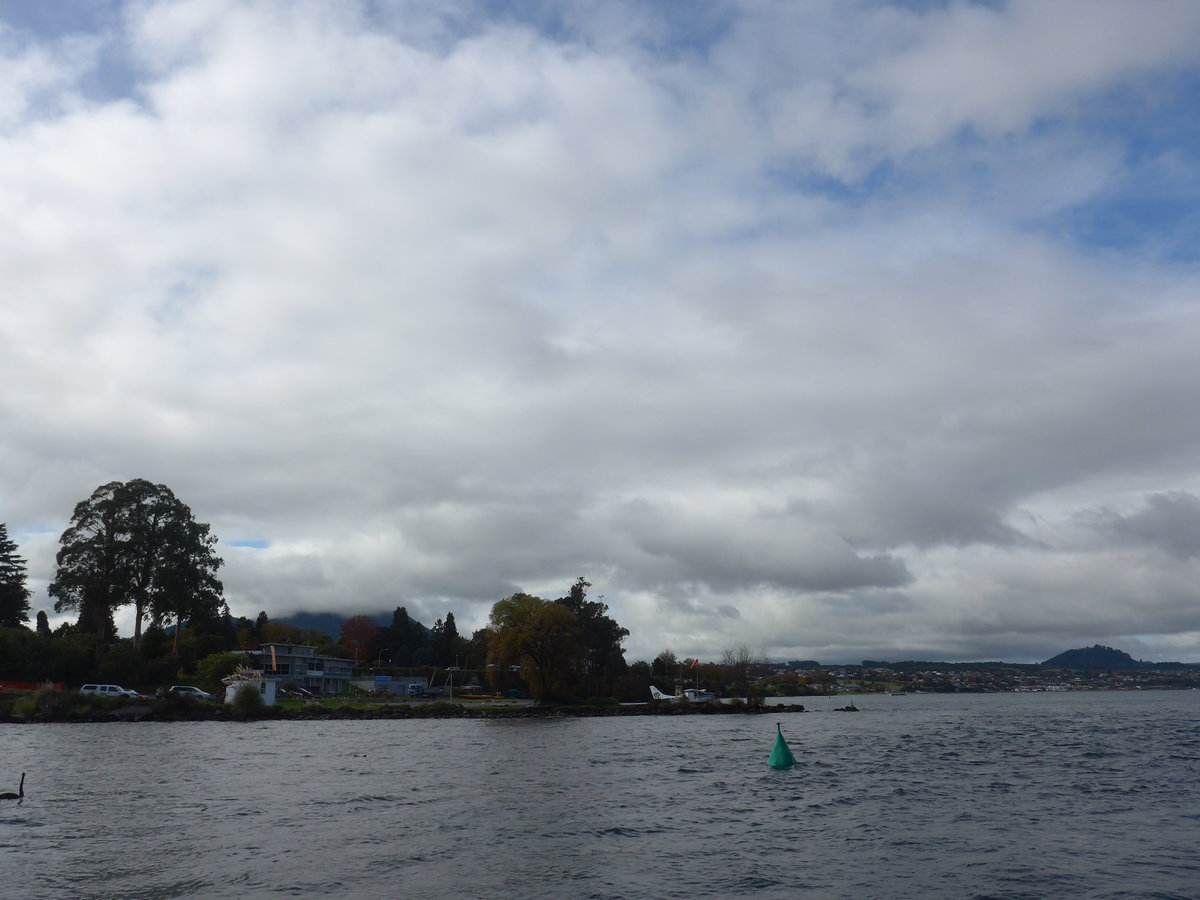 (191'226) - Auf dem Lake Taupo am 24. April 2018 bei Taupo