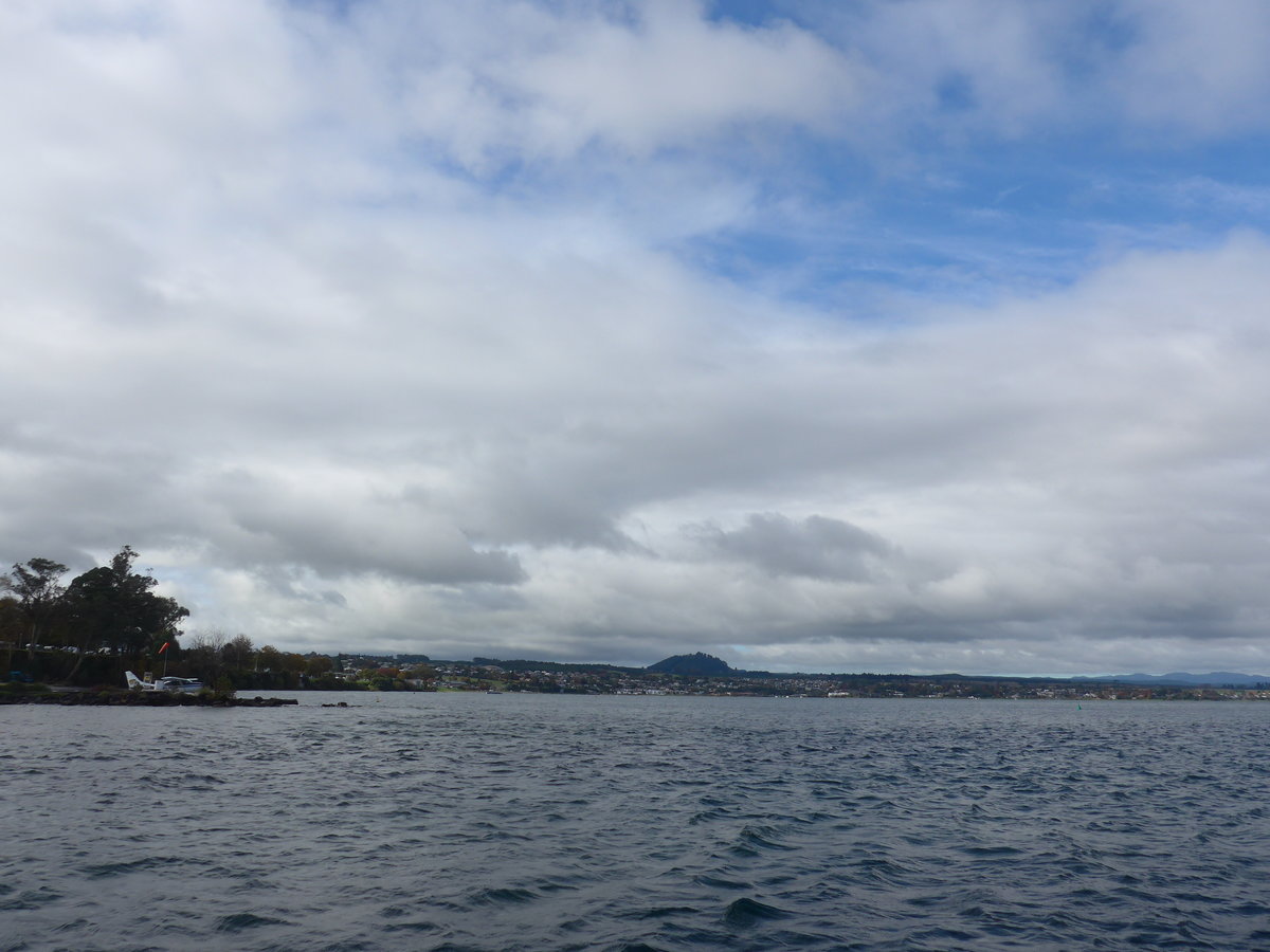 (191'227) - Auf dem Lake Taupo am 24. April 2018 bei Taupo