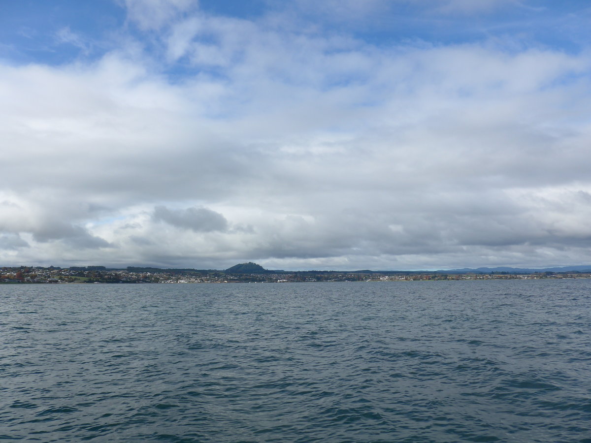 (191'228) - Auf dem Lake Taupo am 24. April 2018 bei Taupo