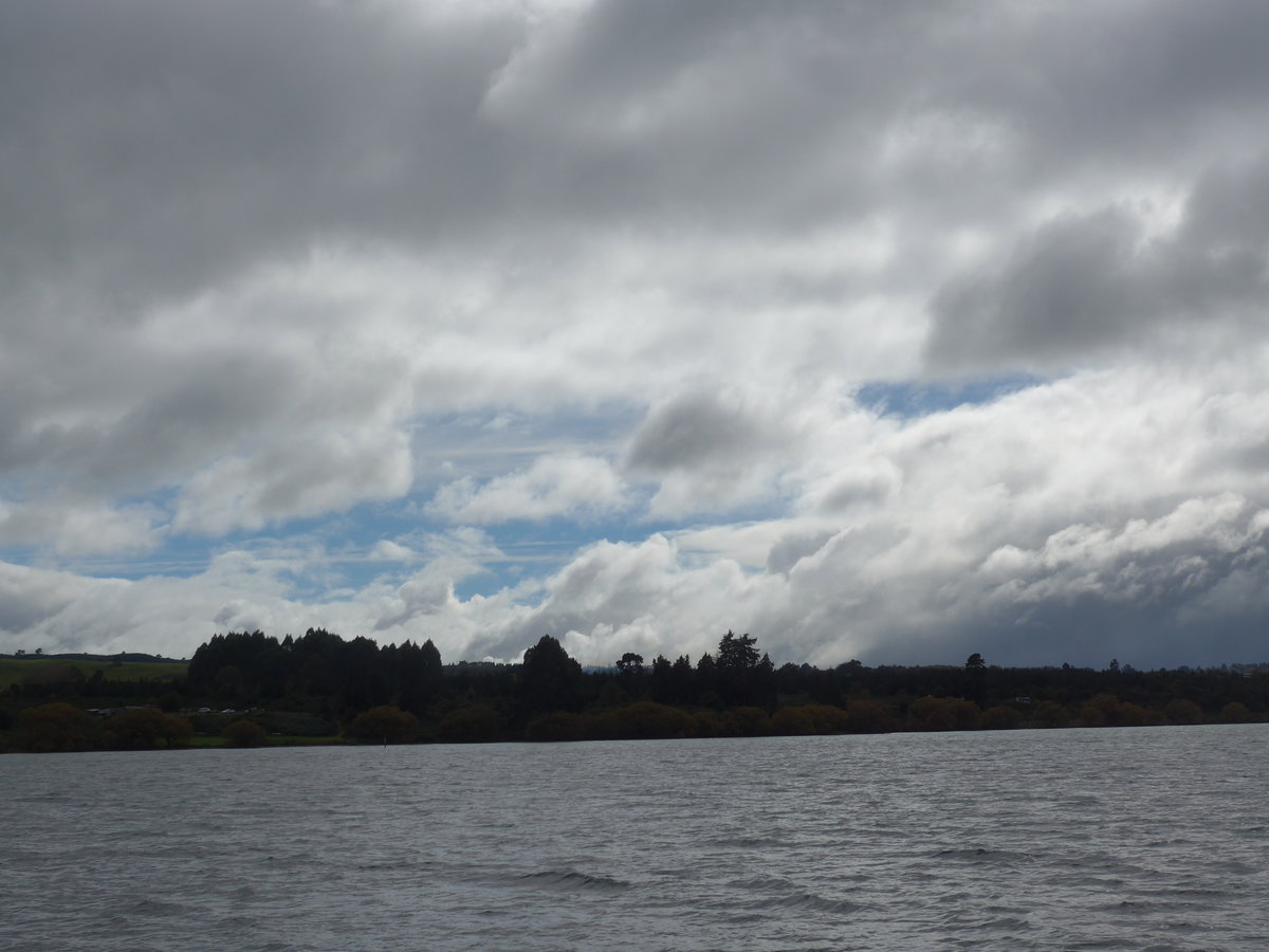 (191'233) - Auf dem Lake Taupo am 24. April 2018 bei Taupo