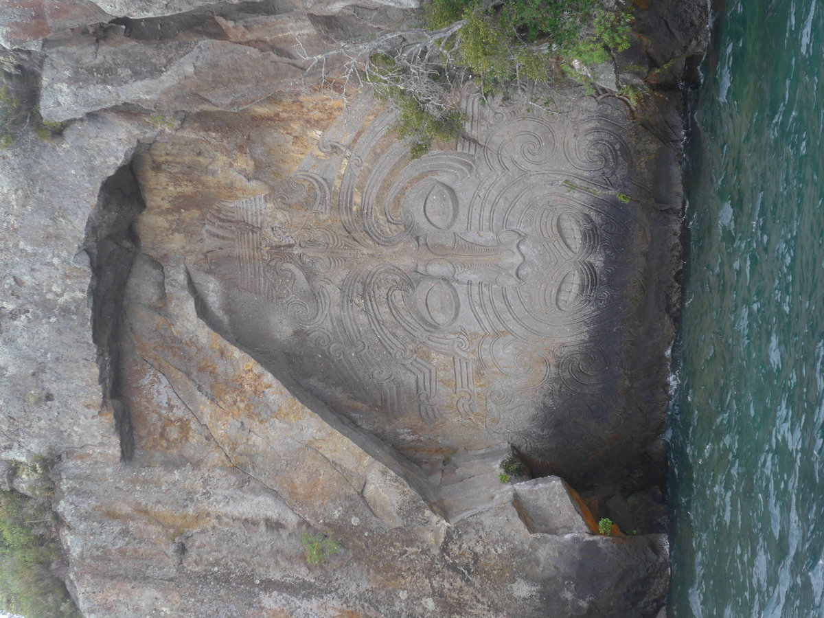 (191'264) - Der Maori-Felsen im Lake Taupo am 24. April 2018 bei Taupo