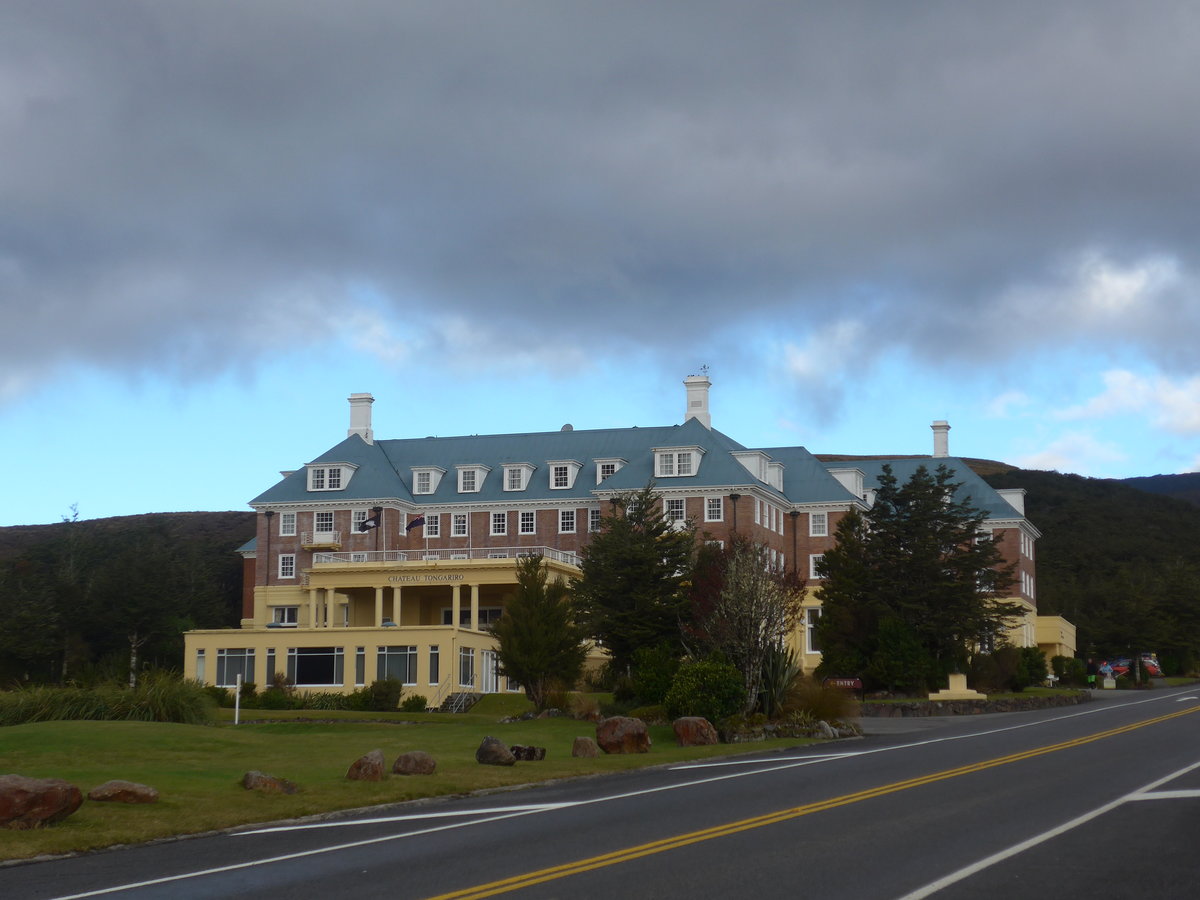 (191'292) - Das Chateau Tongariro am 24. April 2018 in Whakapapa
