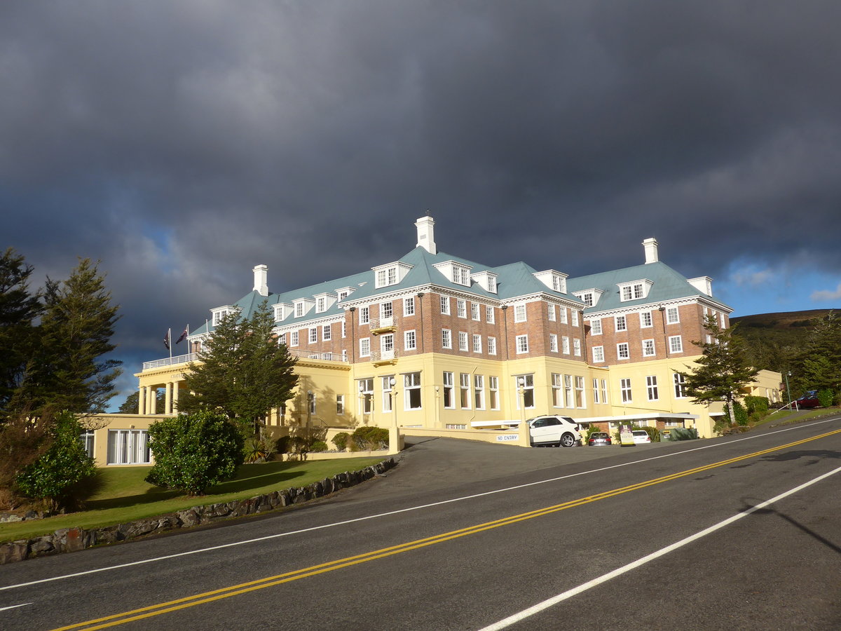 (191'293) - Das Chateau Tongariro am 24. april 2018 in Whakapapa