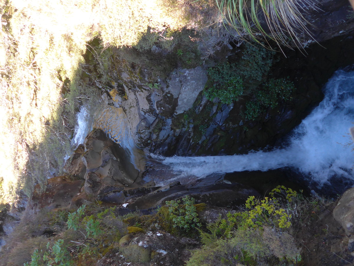 (191'326) - Kleiner Wasserfall im Tongariro-Nationalpark am 25. April 2018 bei Whakapapa