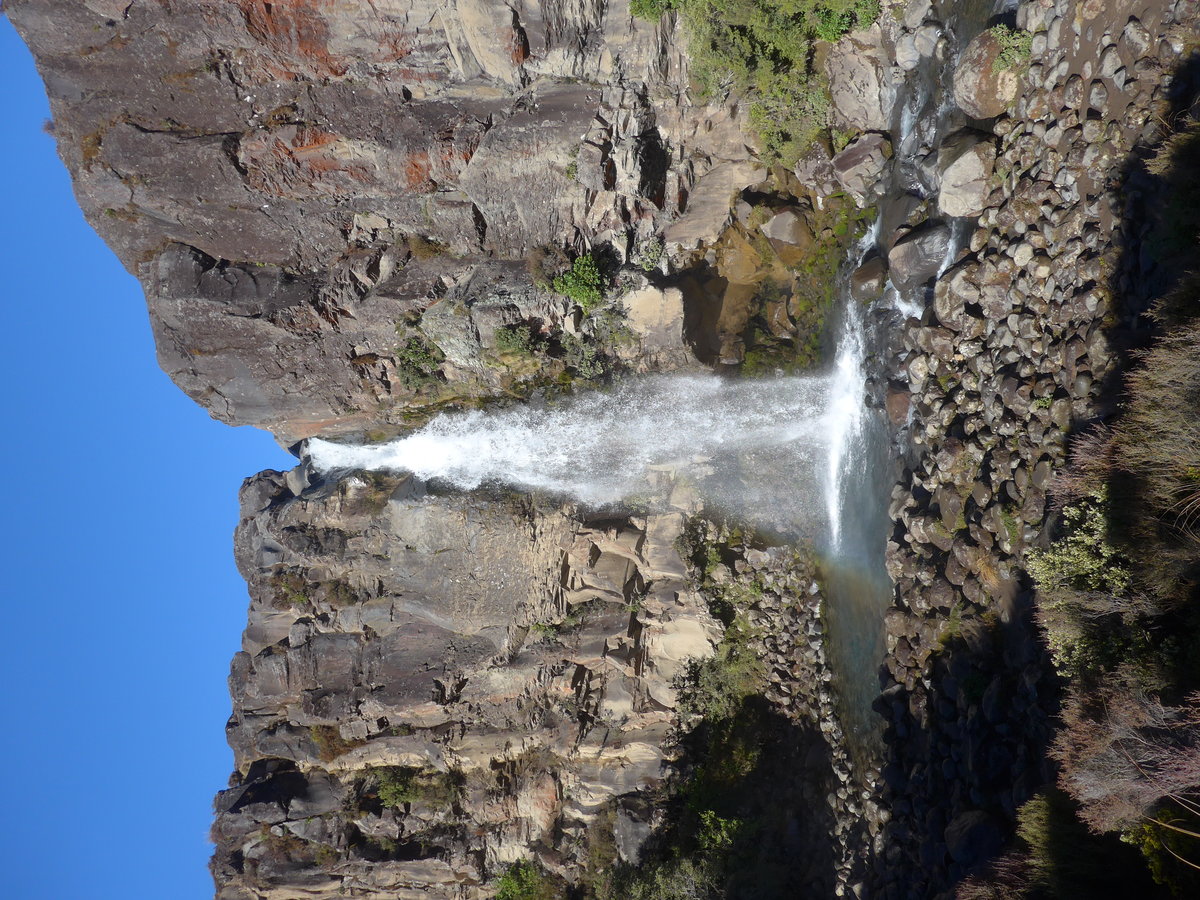 (191'346) - Der Taraniki-Wasserfall am 25. April 2018 bei Whakapapa
