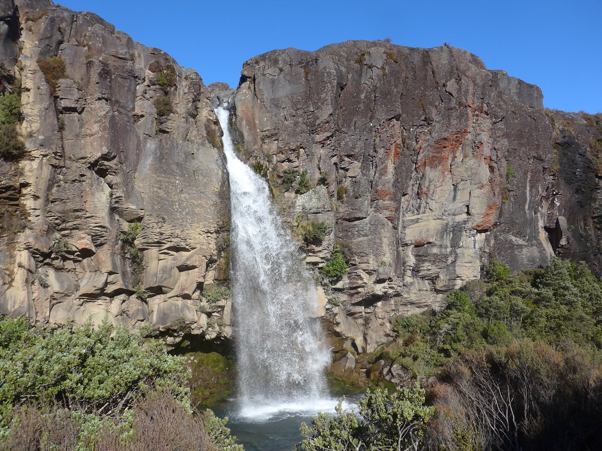 (191'350) - Der Taraniki-Wasserfall am 25. April 2018 bei Whakapapa