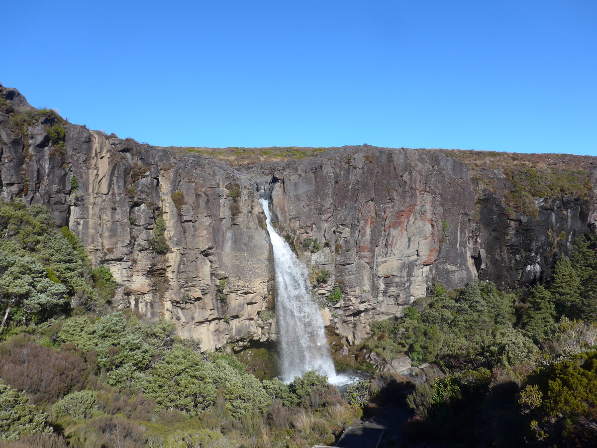 (191'351) - Der Taraniki-Wasserfall am 25. April 2018 bei Whakapapa