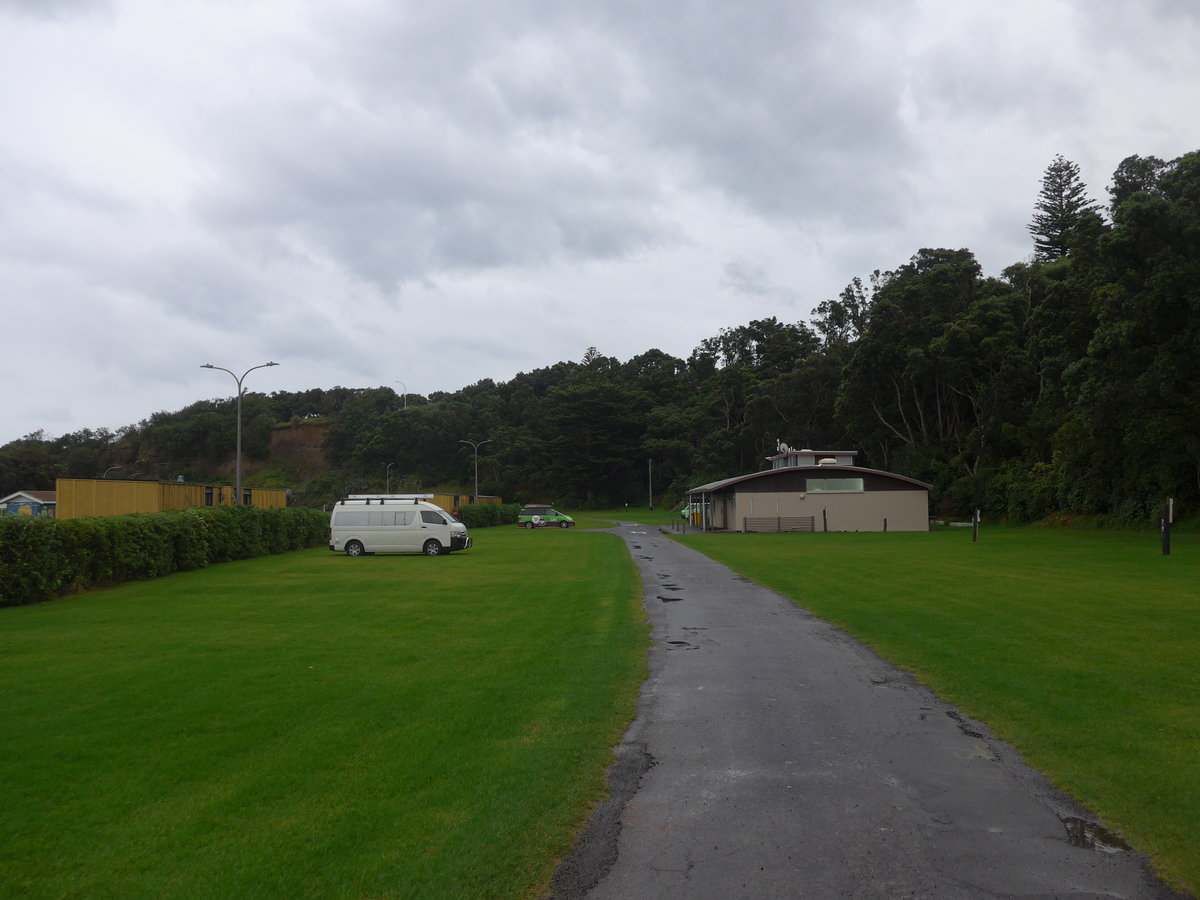 (191'826) - Der Campingplatz am 28. April 2018 in Opunake