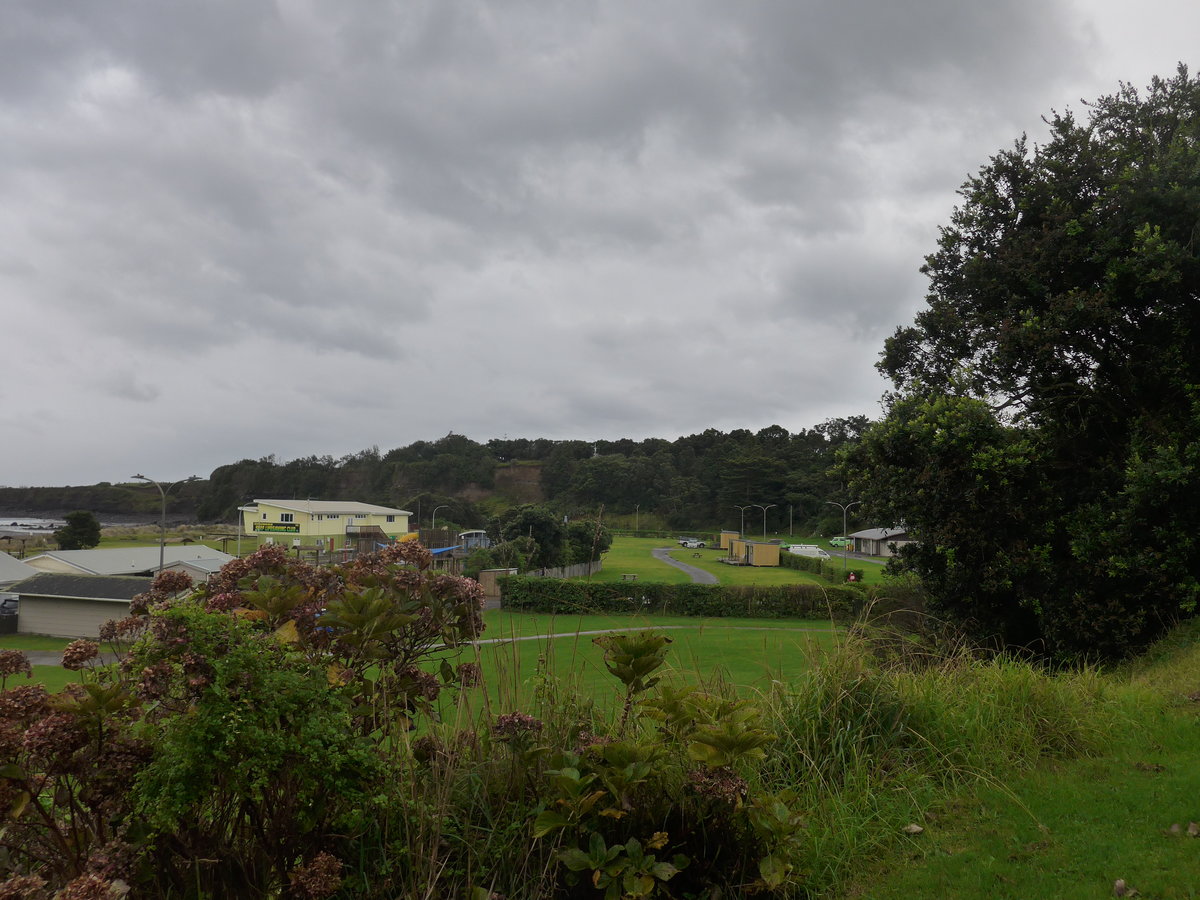 (191'834) - Der Campingplatz am 28. April 2018 in Opunake