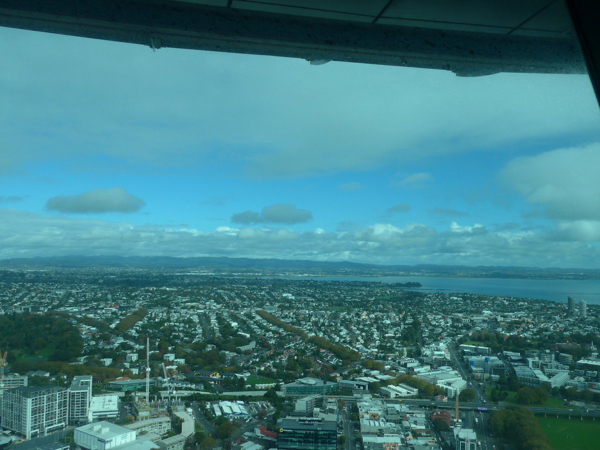 (192'162) - Auckland am 1. Mai 2018 vom Sky Tower aus