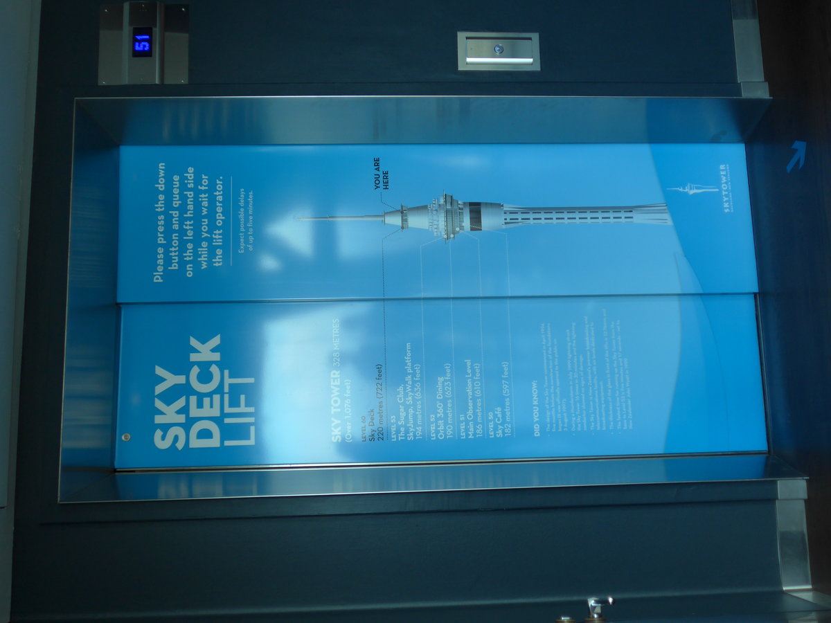 (192'174) - Liftt�re in Sky Tower von Auckland am 1. Mai 2018
