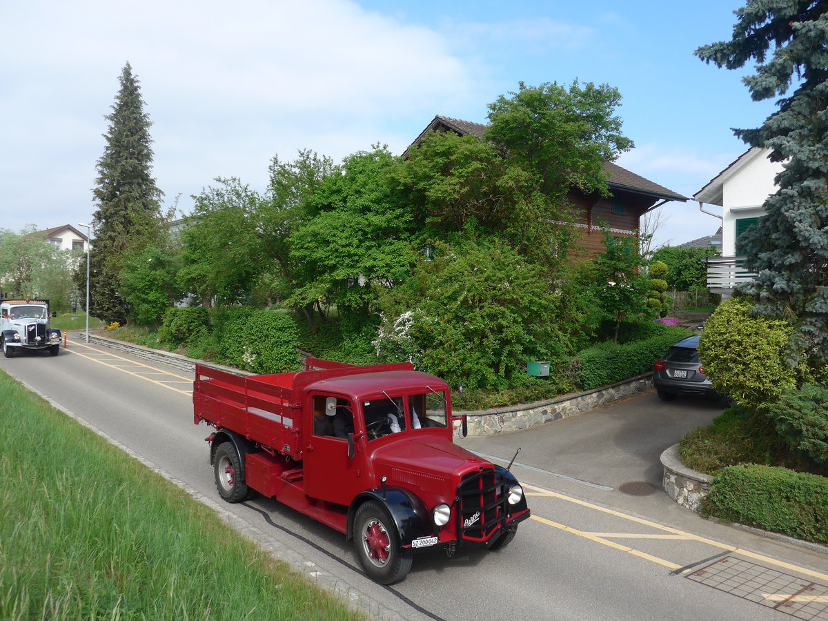 (192'472) - Berna - SZ 200'042 - am 5. Mai 2018 in Attikon, Bahnstrasse