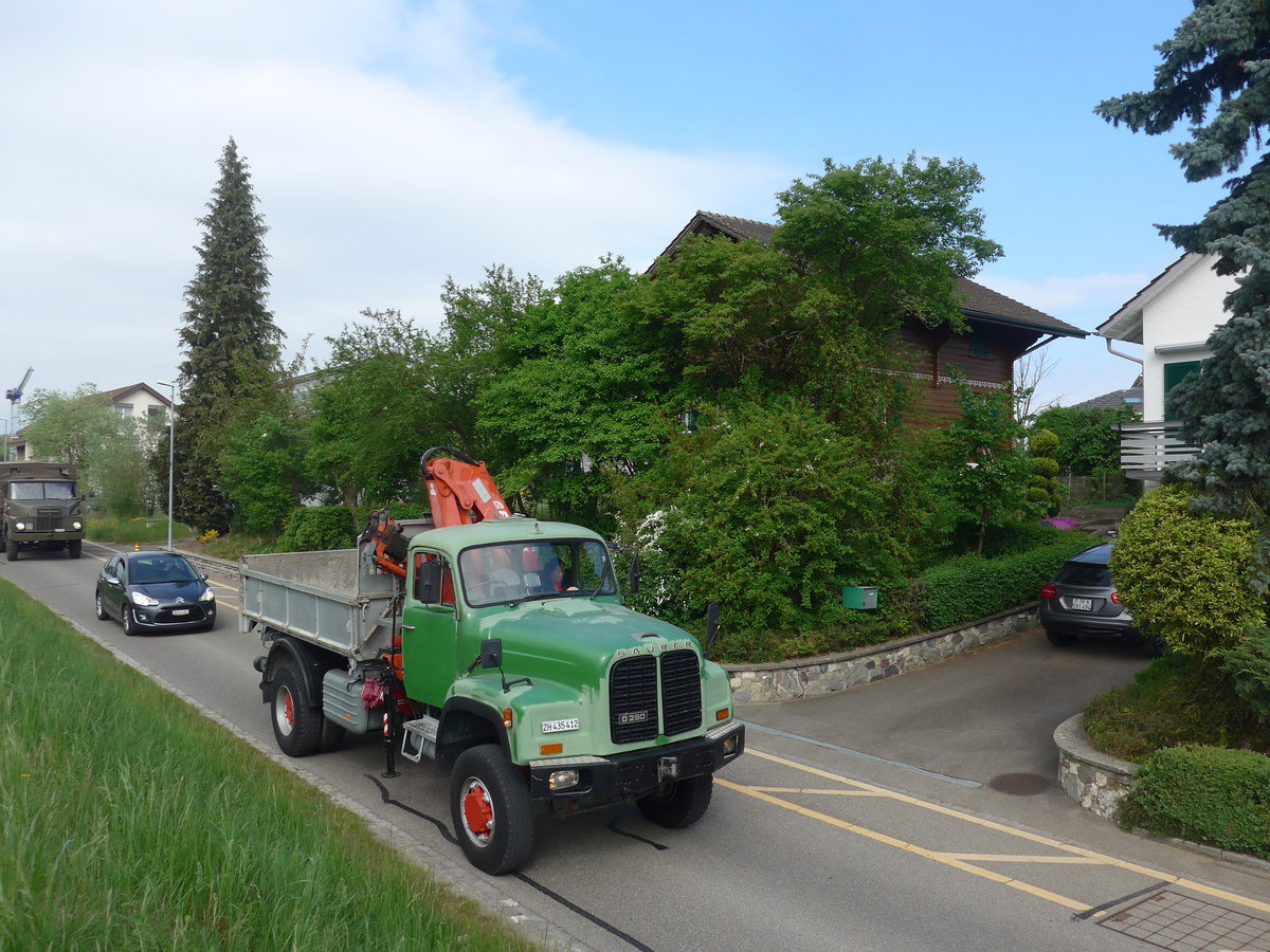 (192'503) - Saurer - ZH 435'412 - am 5. Mai 2018 in Attikon, Bahnstrasse 