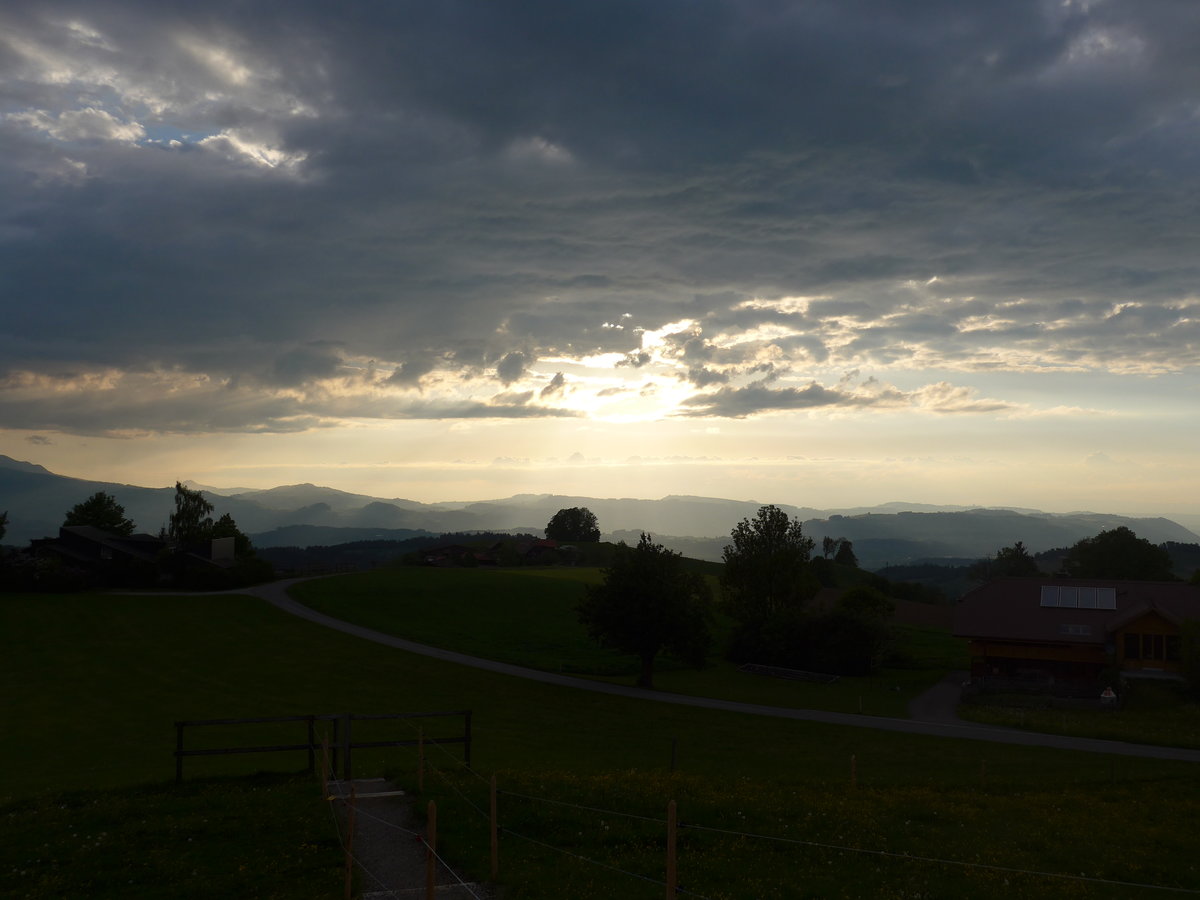 (192'989) - Abendstimmung am 11. Mai 2018 auf der Lueg ob Fahrni